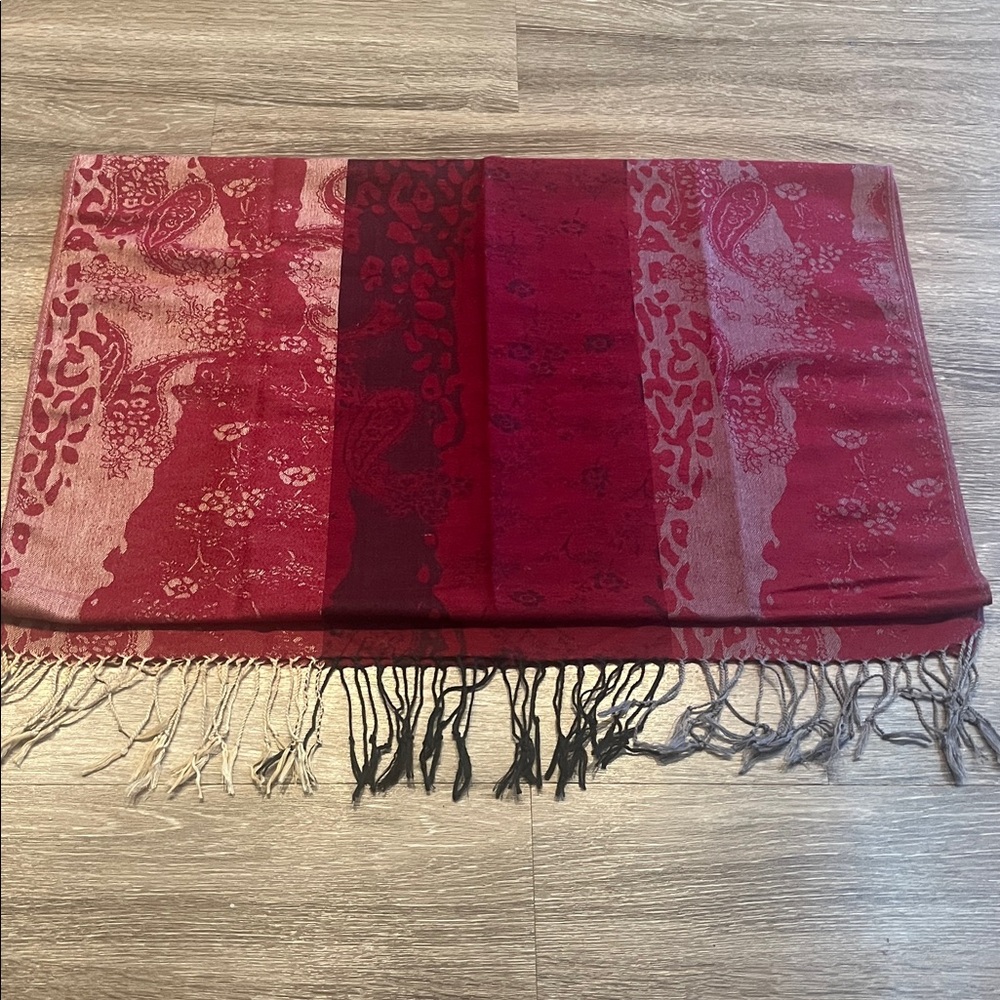 Red and Pink Patterned pashmina Scarf - Picture 5 of 8